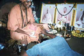 The SPH conducting a program for devotees in the Aadheenam. The construction of the building is almost complete here.