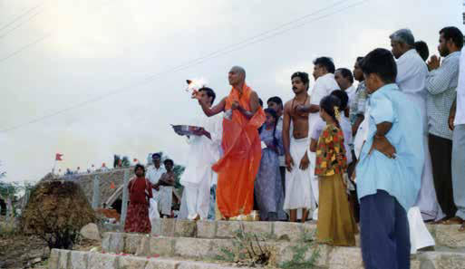 The SPH offering aarti (sacred offering of light) to the river Kaveri